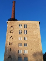 HPKY:n opastetulla vierailulla Iittala & Arabia muotoilukeskuksessa saimme nähdä läpileikkauksen Arabian tuotannosta ja samalla kosketuksen Fiskarsin uusiin tuuliin.
