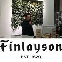 HPKY:n yritysvierailulla Finlaysonilla toimitusjohtaja Kurttilan johdolla.